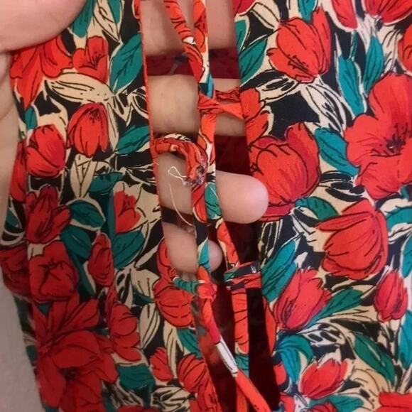 Luc-ce red floral lace-up wrap dress size Medium - Picture 4 of 6
